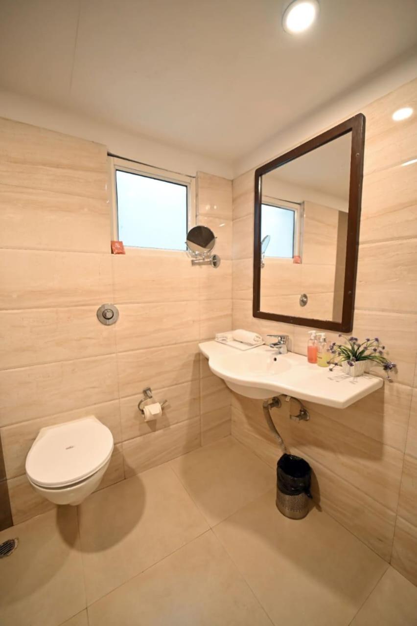 Hotel Prag Continental Гувахати Экстерьер фото