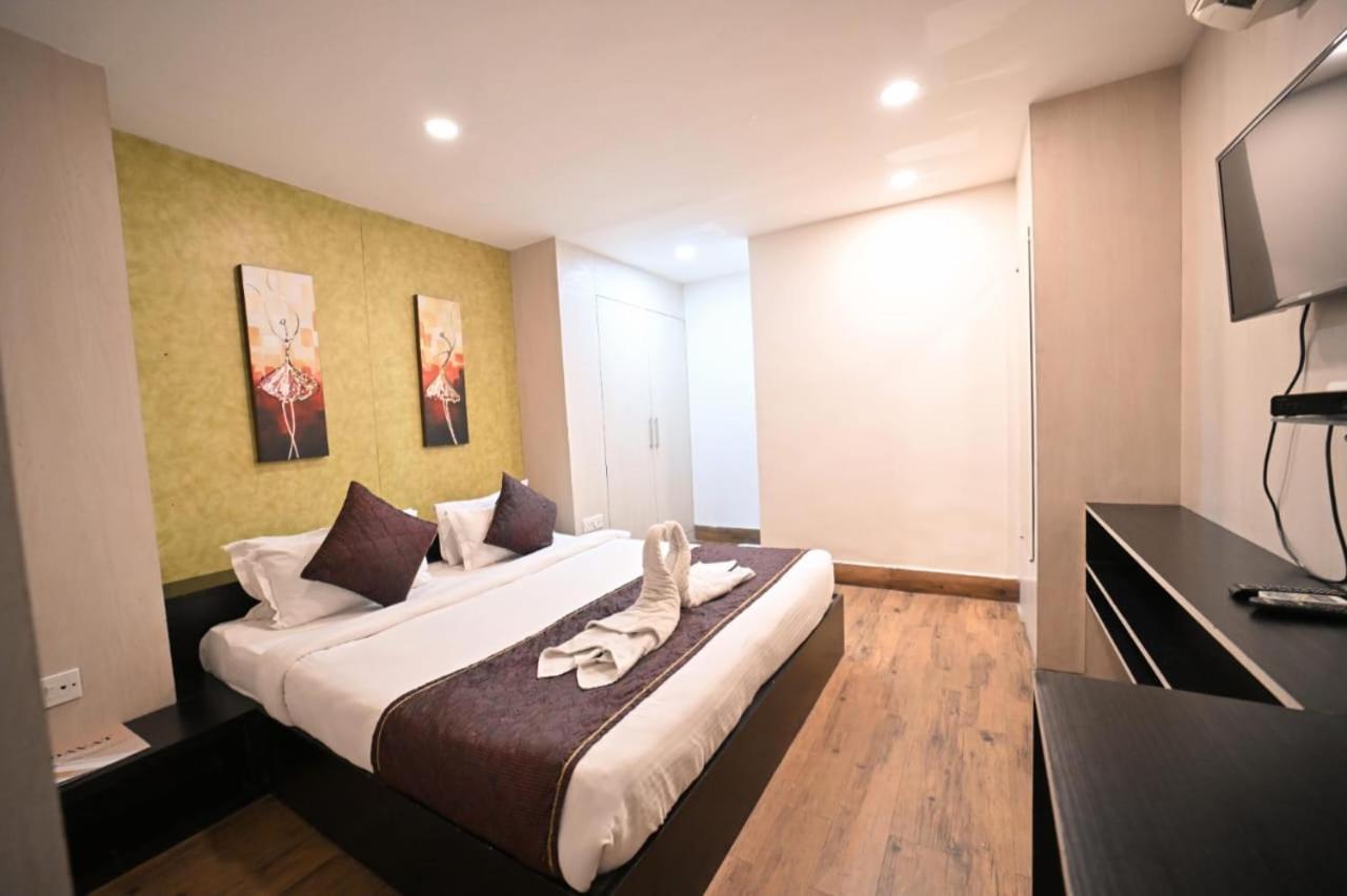 Hotel Prag Continental Гувахати Экстерьер фото