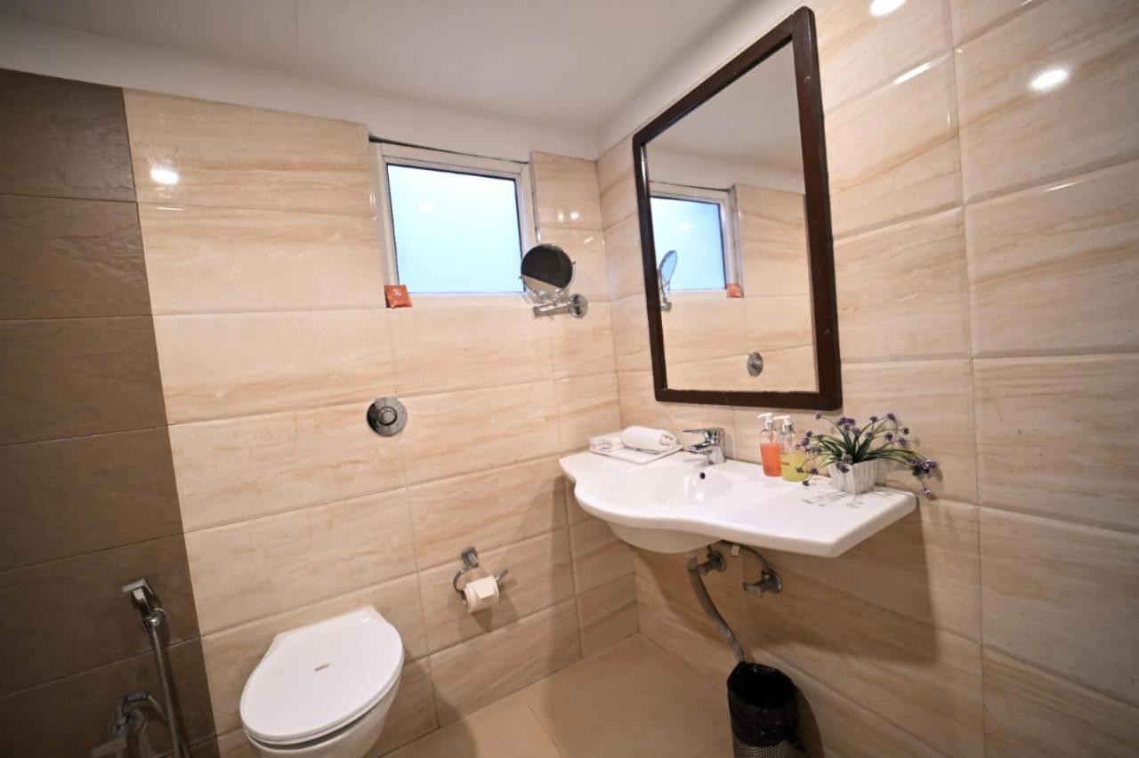 Hotel Prag Continental Гувахати Экстерьер фото