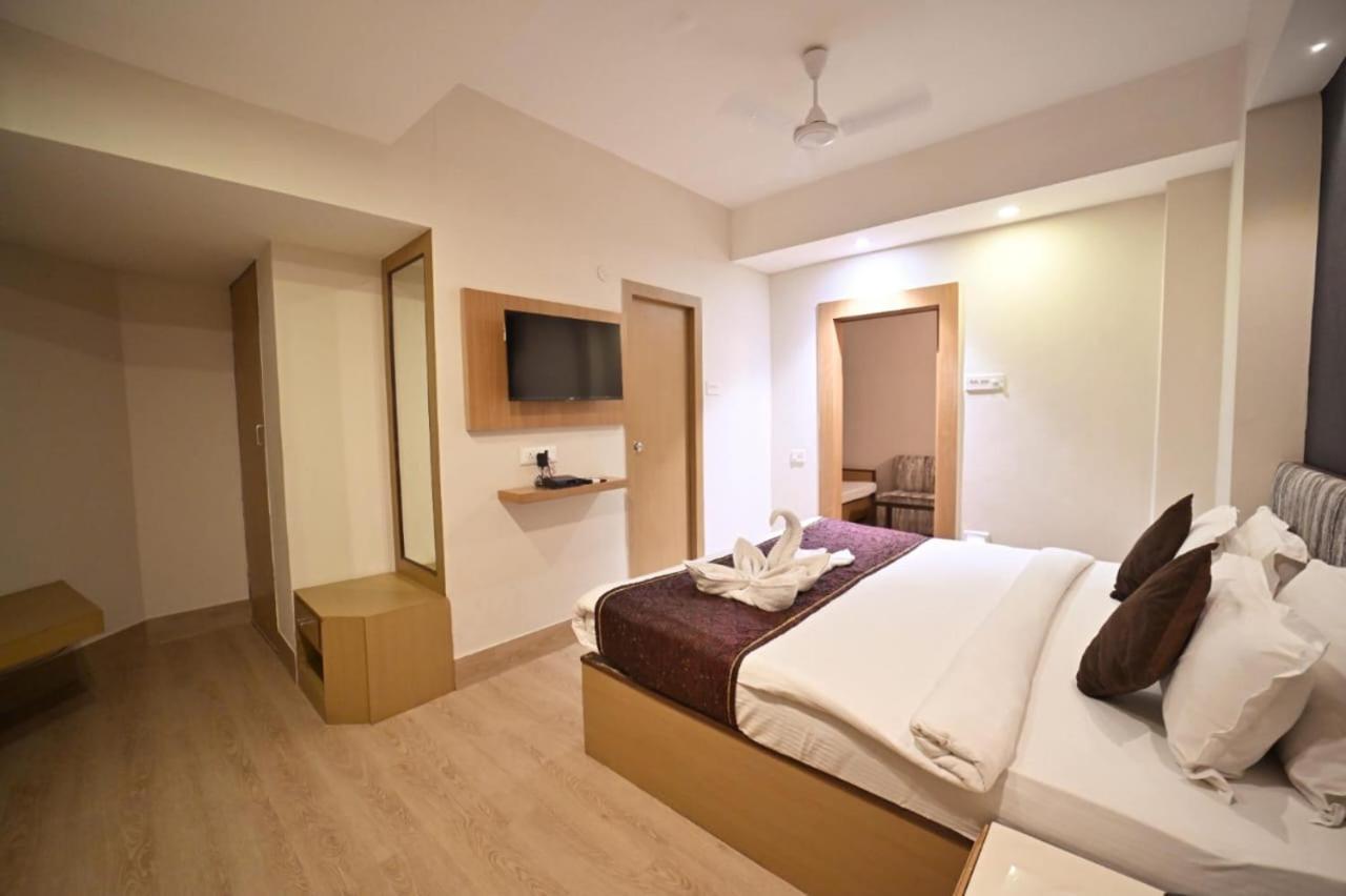 Hotel Prag Continental Гувахати Экстерьер фото