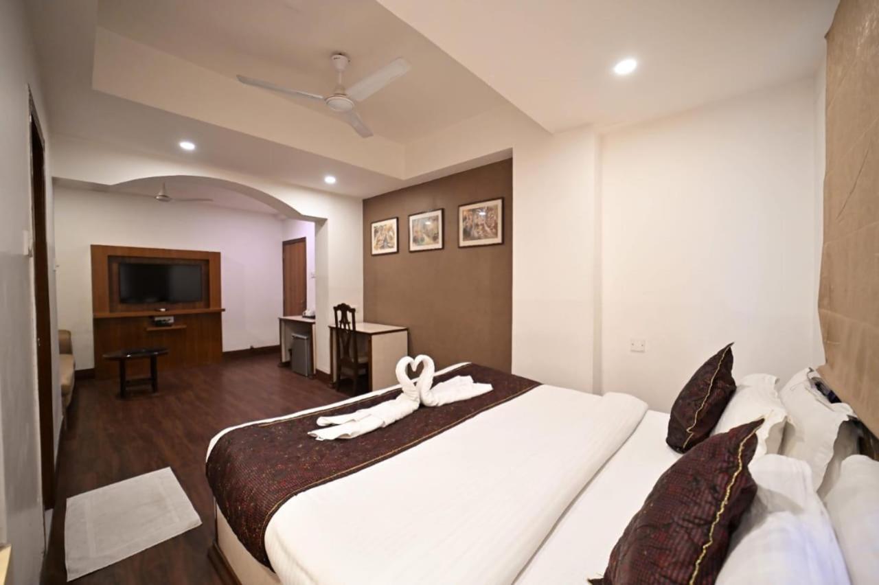 Hotel Prag Continental Гувахати Экстерьер фото