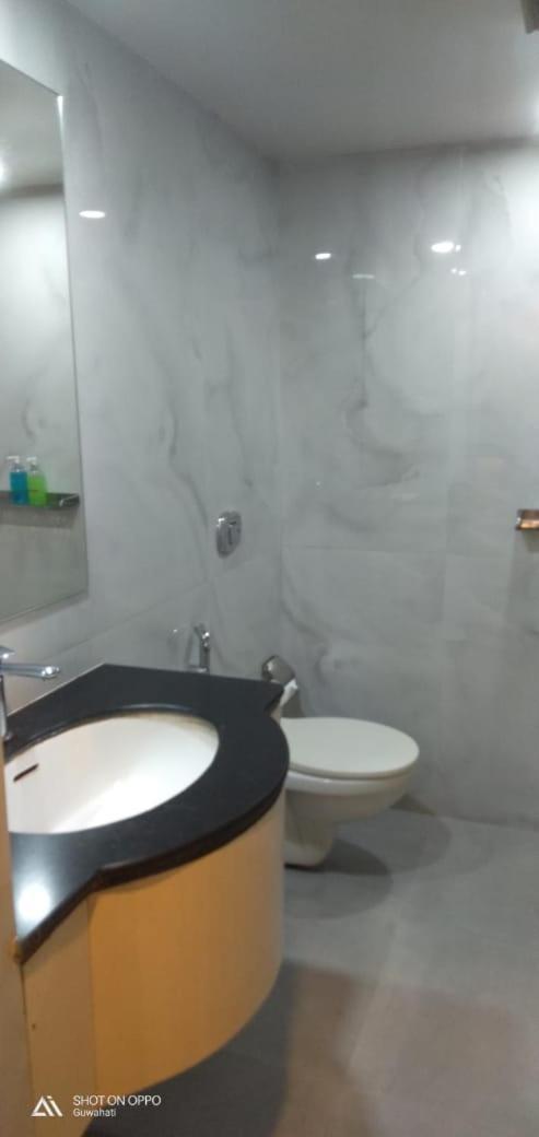 Hotel Prag Continental Гувахати Экстерьер фото